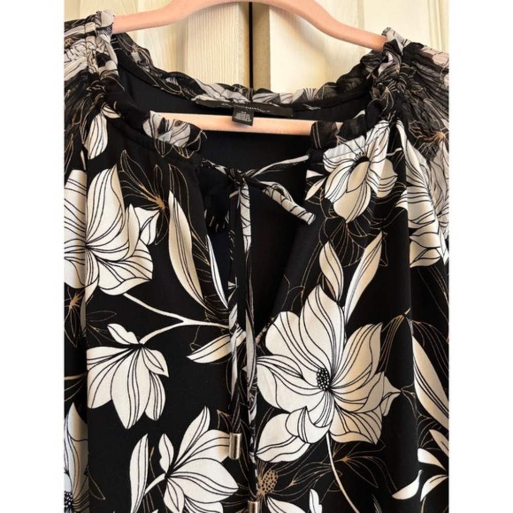 White House Black Market Floral Tunic Blouse Size Medium | Sheer Pleated Sleeves - Picture 8 of 9
